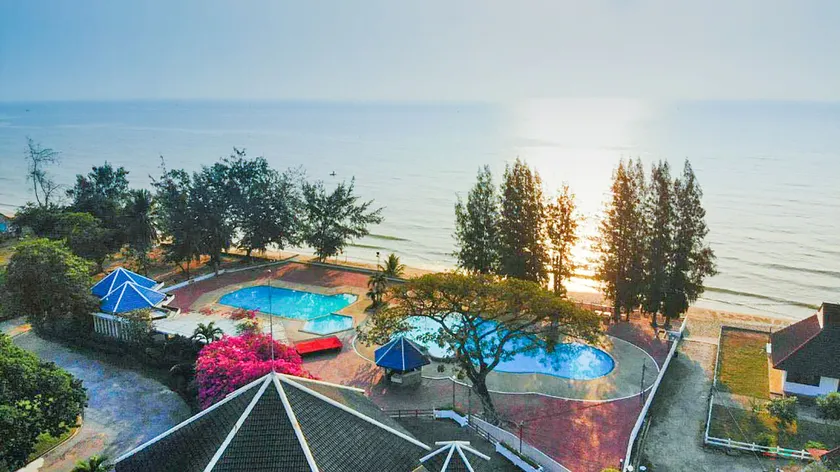 Eurasia Chaam Lagoon Hotel - Image 1