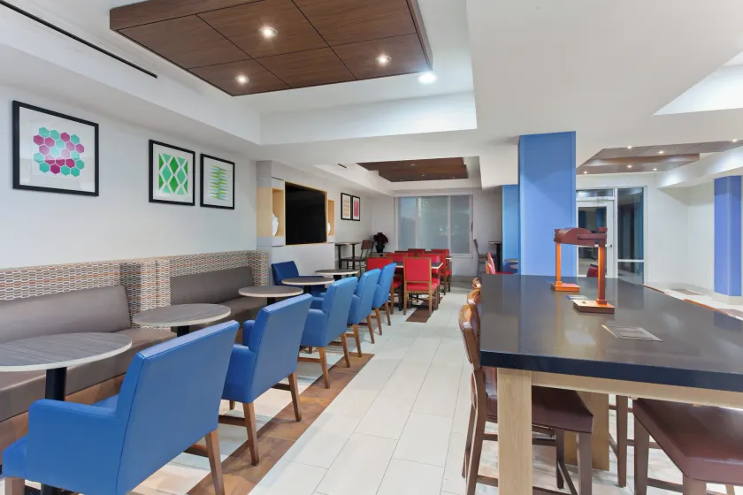 Holiday Inn Express Elk Grove West I-5 by IHG - Image 1