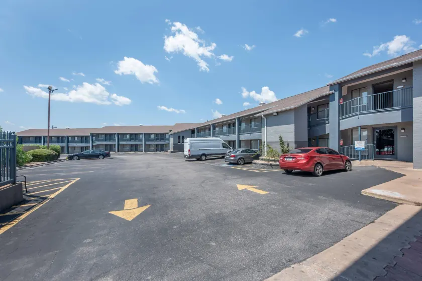 Quality Inn Near Lake Marble Falls - Image 1