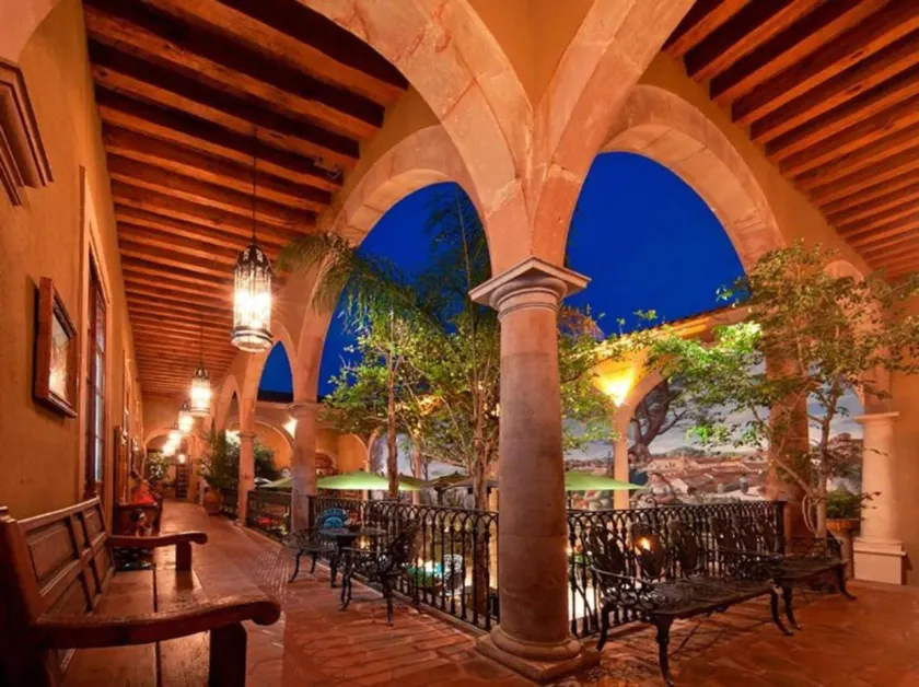 La Mansión De Los Sueños Hotel - Image 1