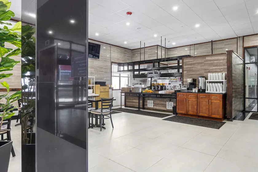 Highbridge Hotel - Image 1