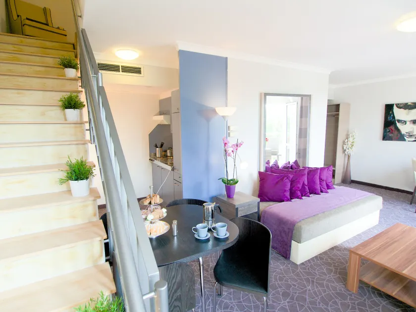 24hours Apartment Hotel - Image 1