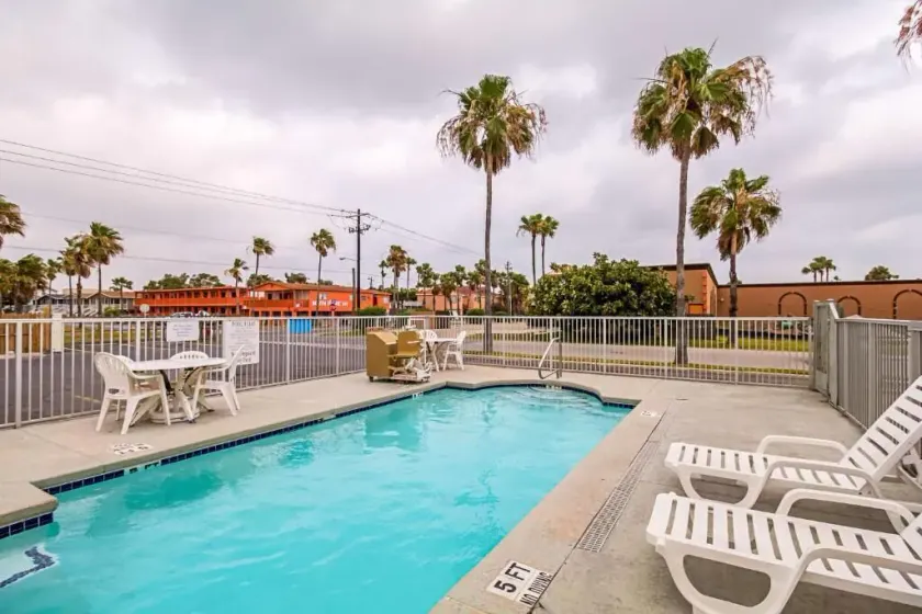 Ocean Inn South Padre Island - Image 1