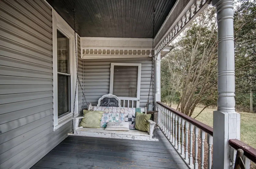 Clyde and Marie's Bed & Breakfast - Image 1