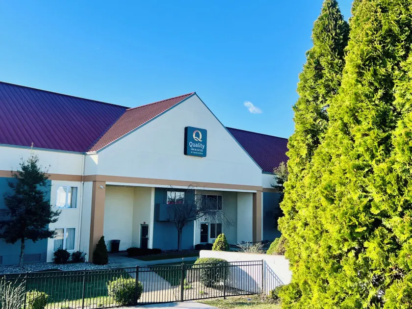 Quality Inn & Suites Elizabethtown - Image 1