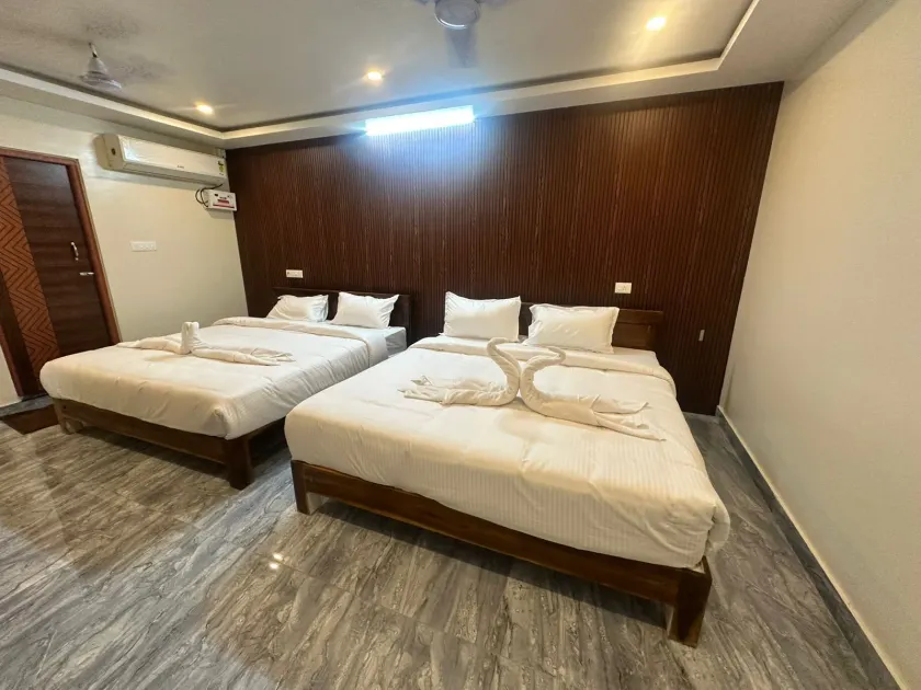 Treebo SG Square Grand Near Auroville Beach - Habitación
