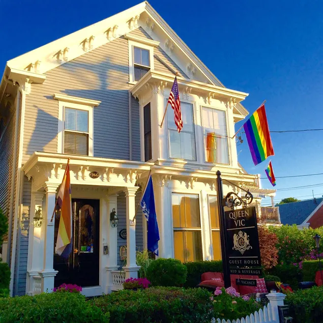 Queen Vic Guest House - Image 1