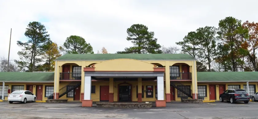 Budget inn - Image 1