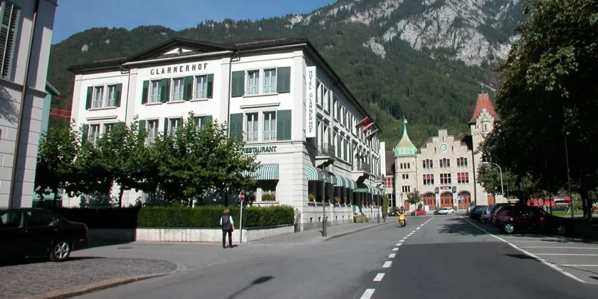 Hotel Post Glarnerhof - Image 1