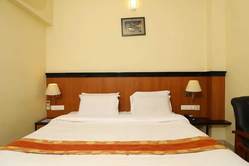 Hotel Shrie Shaanth - Room