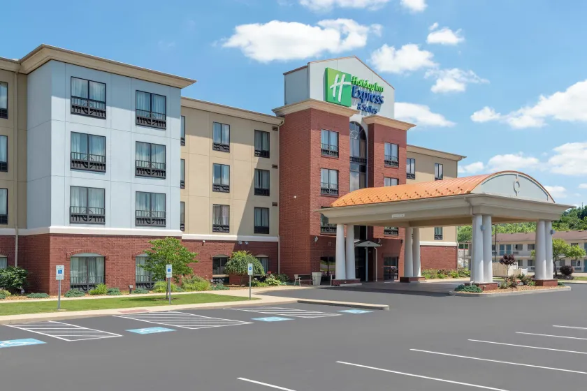 Holiday Inn Express Hotel & Suites New Philadelphia by IHG - Image 1