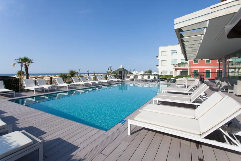 Hotel Adlon - Image 1