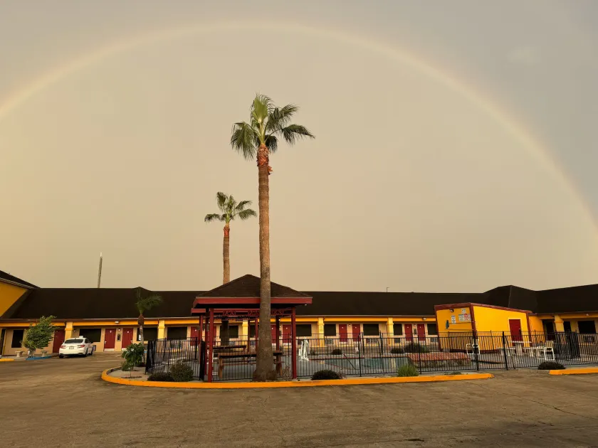 Los Fresnos Inn and Suites - Image 1