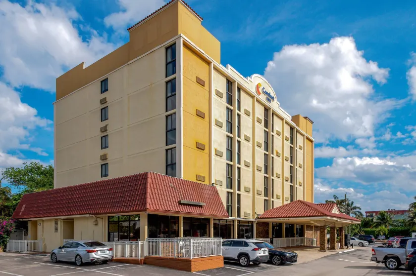 Comfort Inn Oceanside Deerfield Beach - Image 1