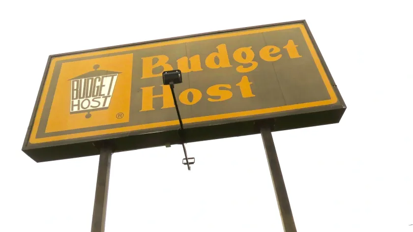 Budget Host Airport Inn - Image 1