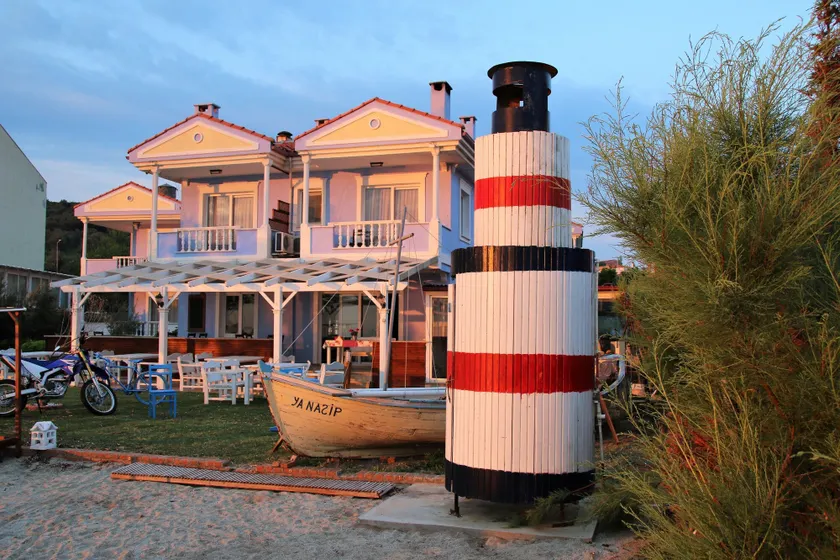 Cundavilla Hotel & Suites - Image 1