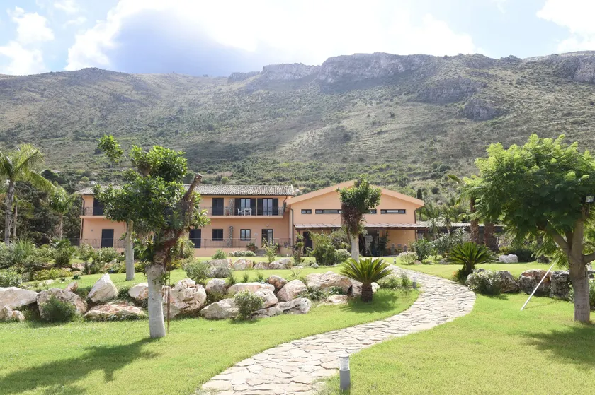 Ulivo Blu Holiday Homes by Wonderful Italy - Image 1
