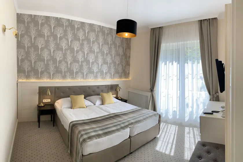 Villa Medici Hotel & Restaurant - Image 1