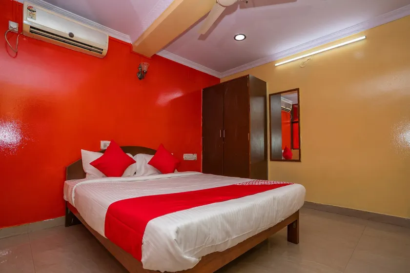 OYO 26900 Royal Inn - Image 1