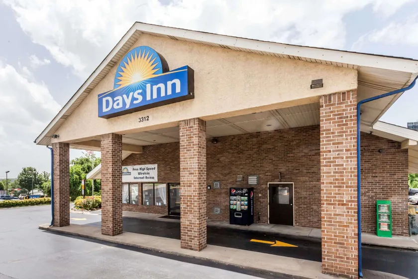 Days Inn by Wyndham Nashville N Opryland/Grand Ole Opry - Image 1