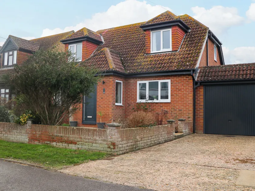 8 Sea Way - Image 1