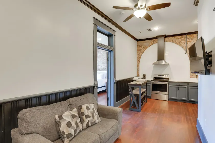 Walk to Museums! Historic Downtown Marshall Apt - Image 1