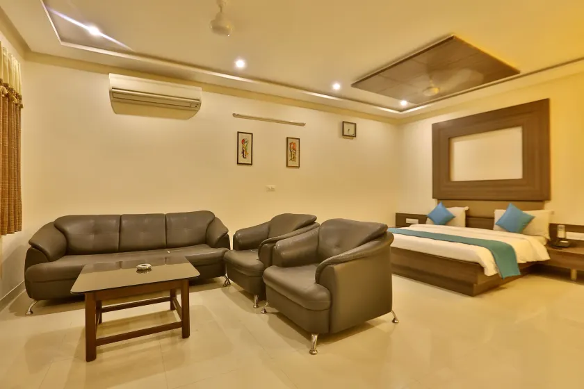Hotel Kamran Palace - Image 1
