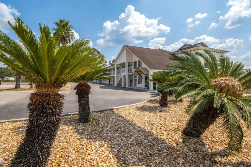 Days Inn by Wyndham Alma - Image 1