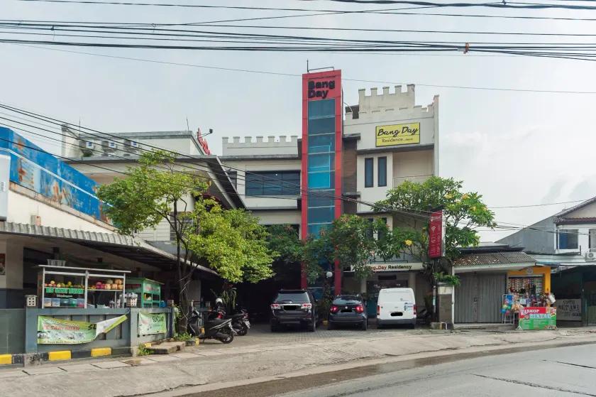 RedDoorz Plus near Universitas Indonesia - Image 1