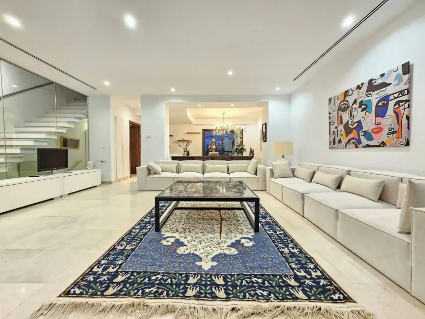 Refined villa in the heart of La Marsa with garden - Image 1