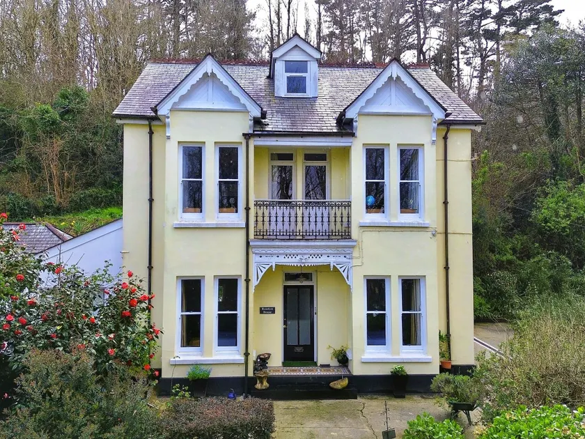 Roselyn House - Image 1