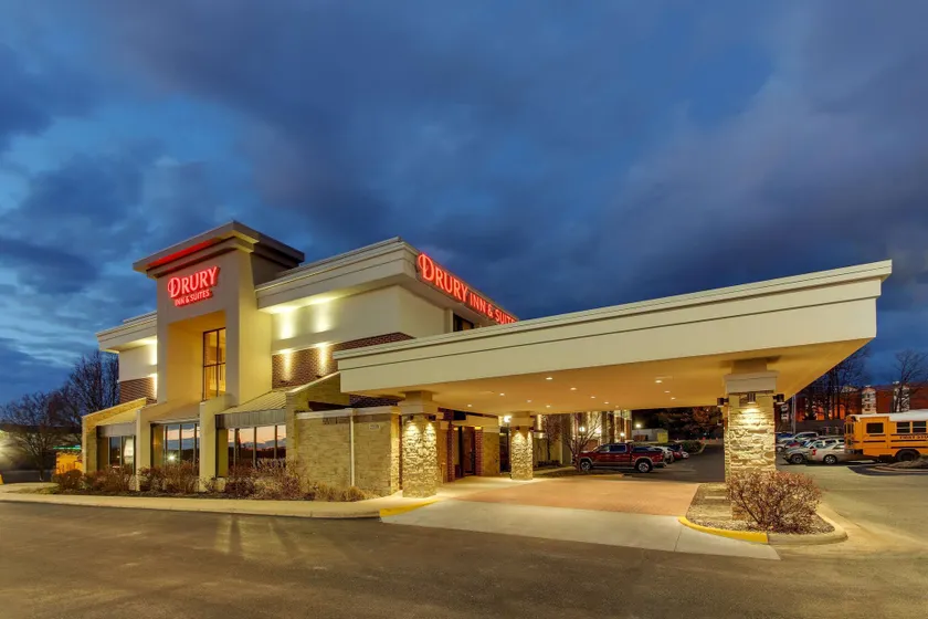 Drury Inn & Suites Poplar Bluff - Image 1