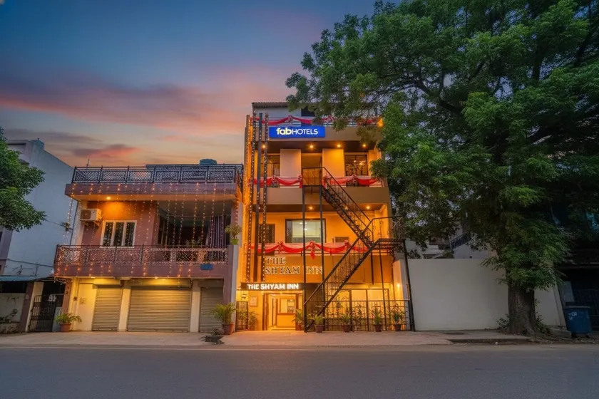 FabHotel Shyam Inn - Image 1