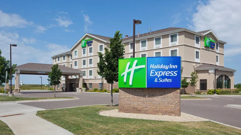 Holiday Inn Express Hotel & Suites Rogers by IHG - Image 1