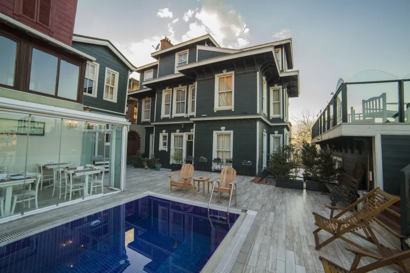 HHK Hotel - Image 1