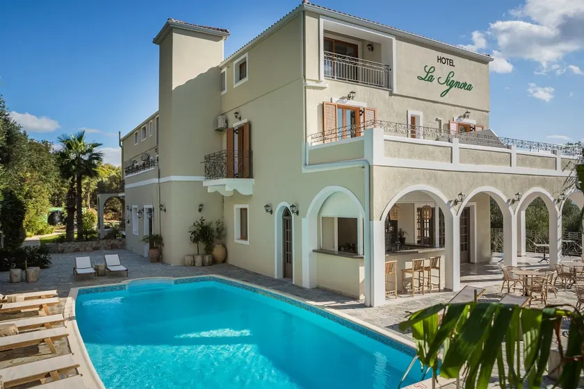 La Signora Hotel - Image 1