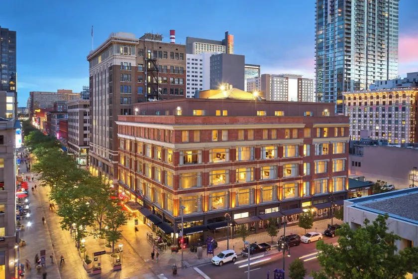 Courtyard by Marriott Denver Downtown - Image 1
