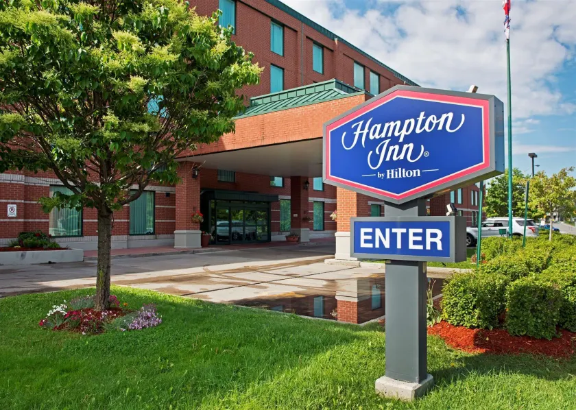 Hampton Inn by Hilton Ottawa - Image 1