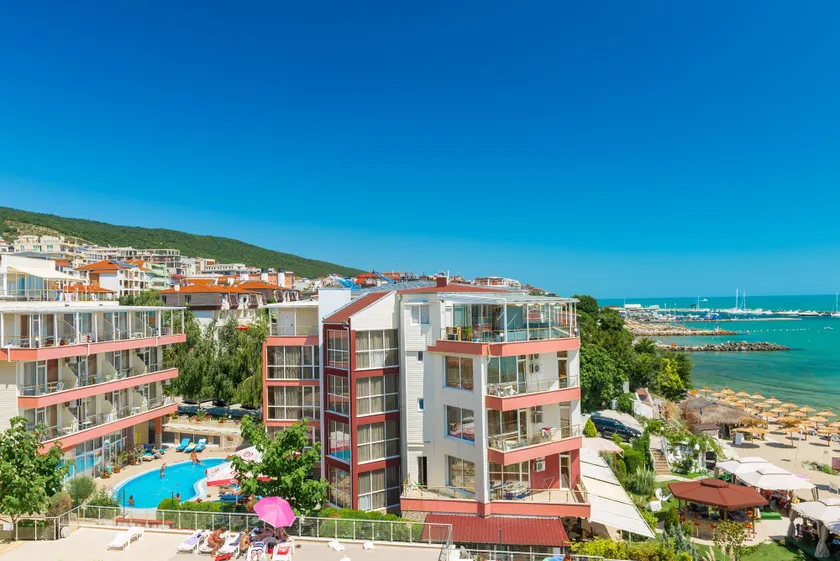 Iris Beach Hotel - Image 1