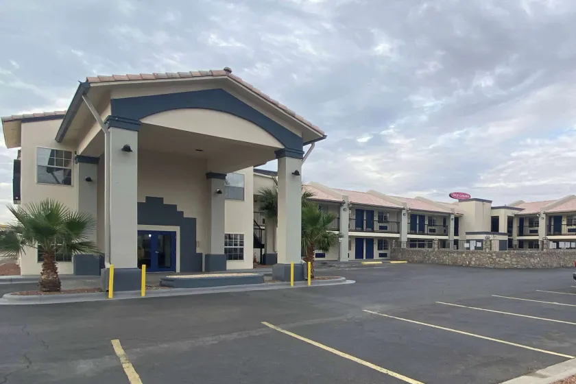 Days Inn by Wyndham El Paso West - Image 1