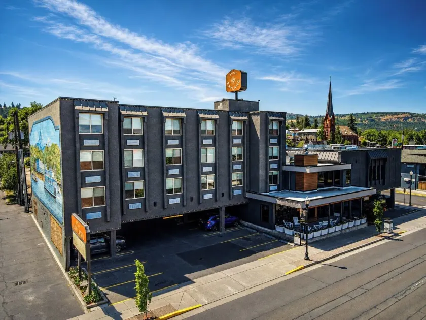 Rayland Hotel - Image 1