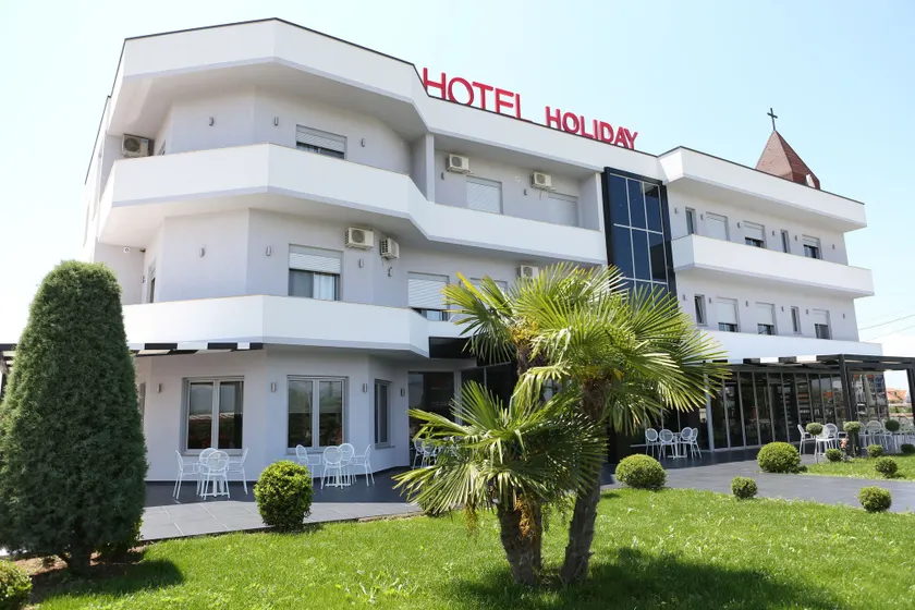 Hotel Holiday - Image 1