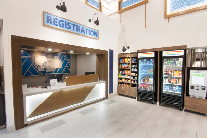 Holiday Inn Express and Suites Fort Lauderdale Airport West by IHG - Mostrador de check-in y check-out