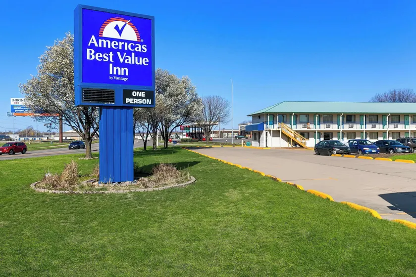 Americas Best Value Inn - Lincoln - Image 1