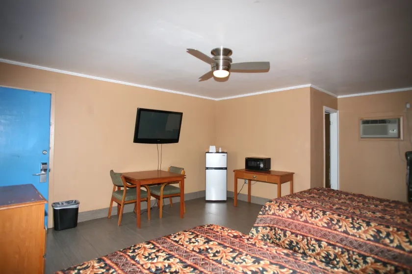Royal Inn - Image 1