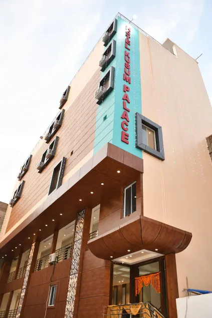 Hotel Kusum Palace - Image 1