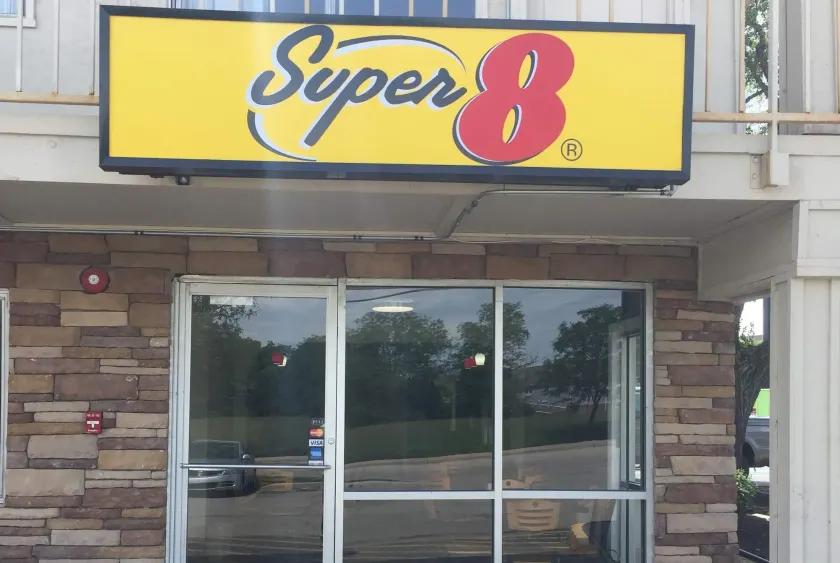 Super 8 by Wyndham Florence - Image 1