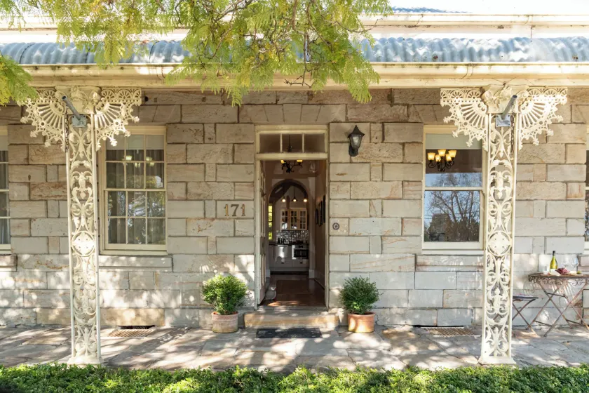 Surgeon's Cottage - Image 1