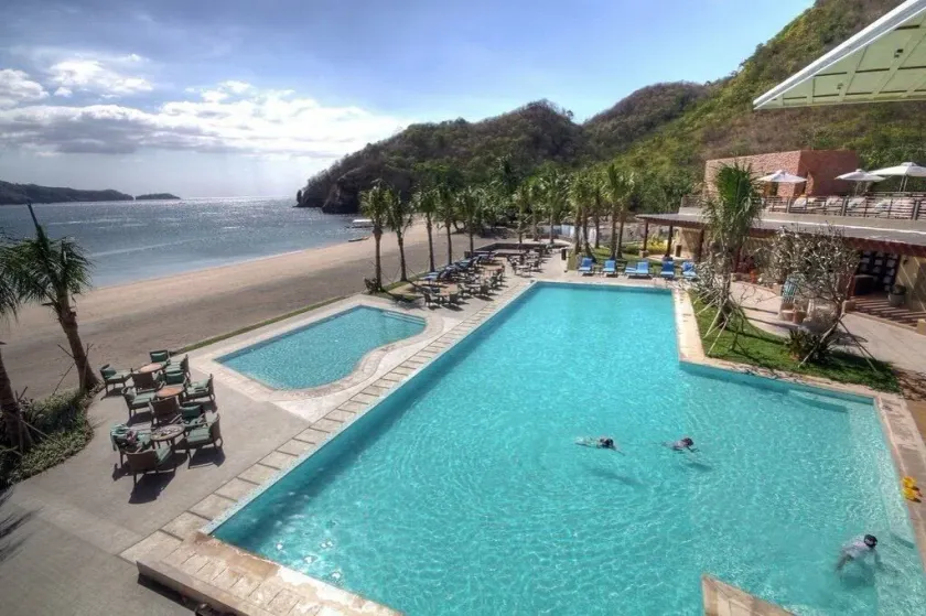 Pico De Loro Hamilo Coast Guest House - Image 1