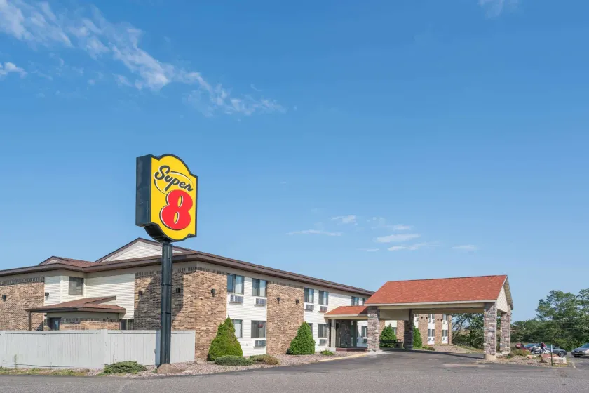 Super 8 by Wyndham Rice Lake - Image 1